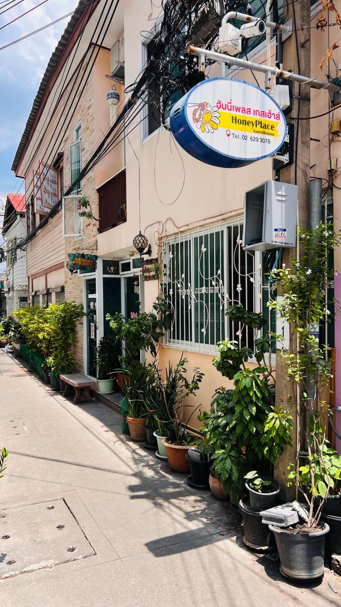 Ricos Honey Place Guesthouse Bangkok Eksteriør billede