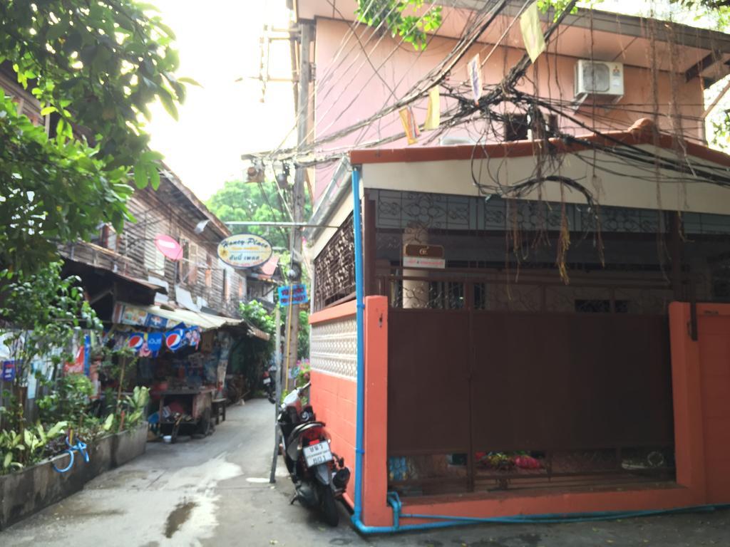 Ricos Honey Place Guesthouse Bangkok Eksteriør billede