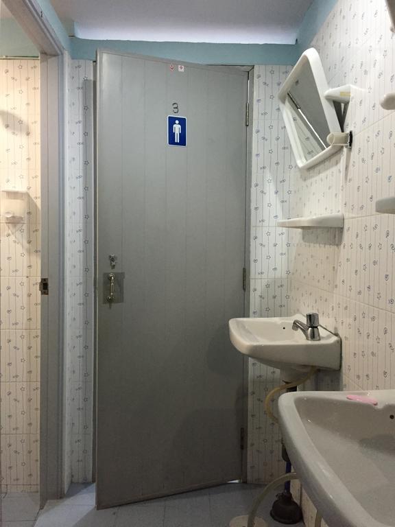 Ricos Honey Place Guesthouse Bangkok Eksteriør billede