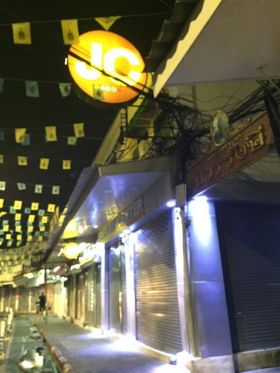 Ricos Honey Place Guesthouse Bangkok Eksteriør billede